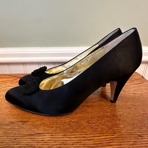 Vintage Ferragamo Heels - Picture 4 of 10